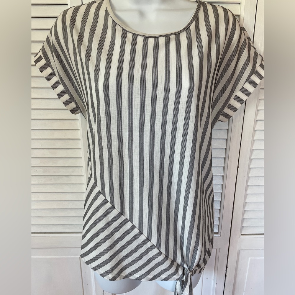 Ava James White & Gray Tie Knot Striped Shirt Size Medium